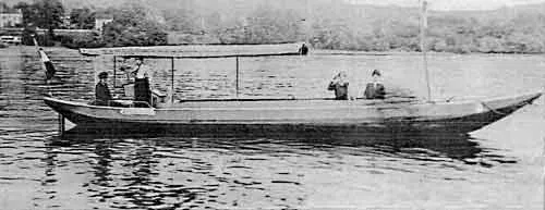 Historisches Fährboot Christina auf dem Rhein