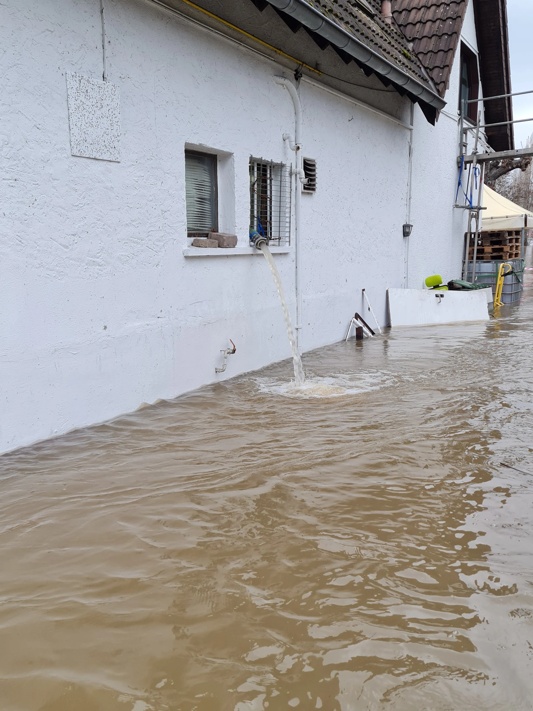 Hochwasser im Bundeshäuschen – weitere Aufnahme aus unserem Archiv