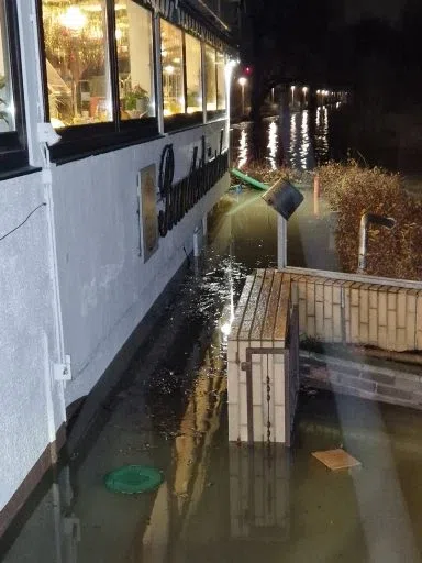Hochwasser im Bundeshäuschen – Aufnahme aus unserem Archiv