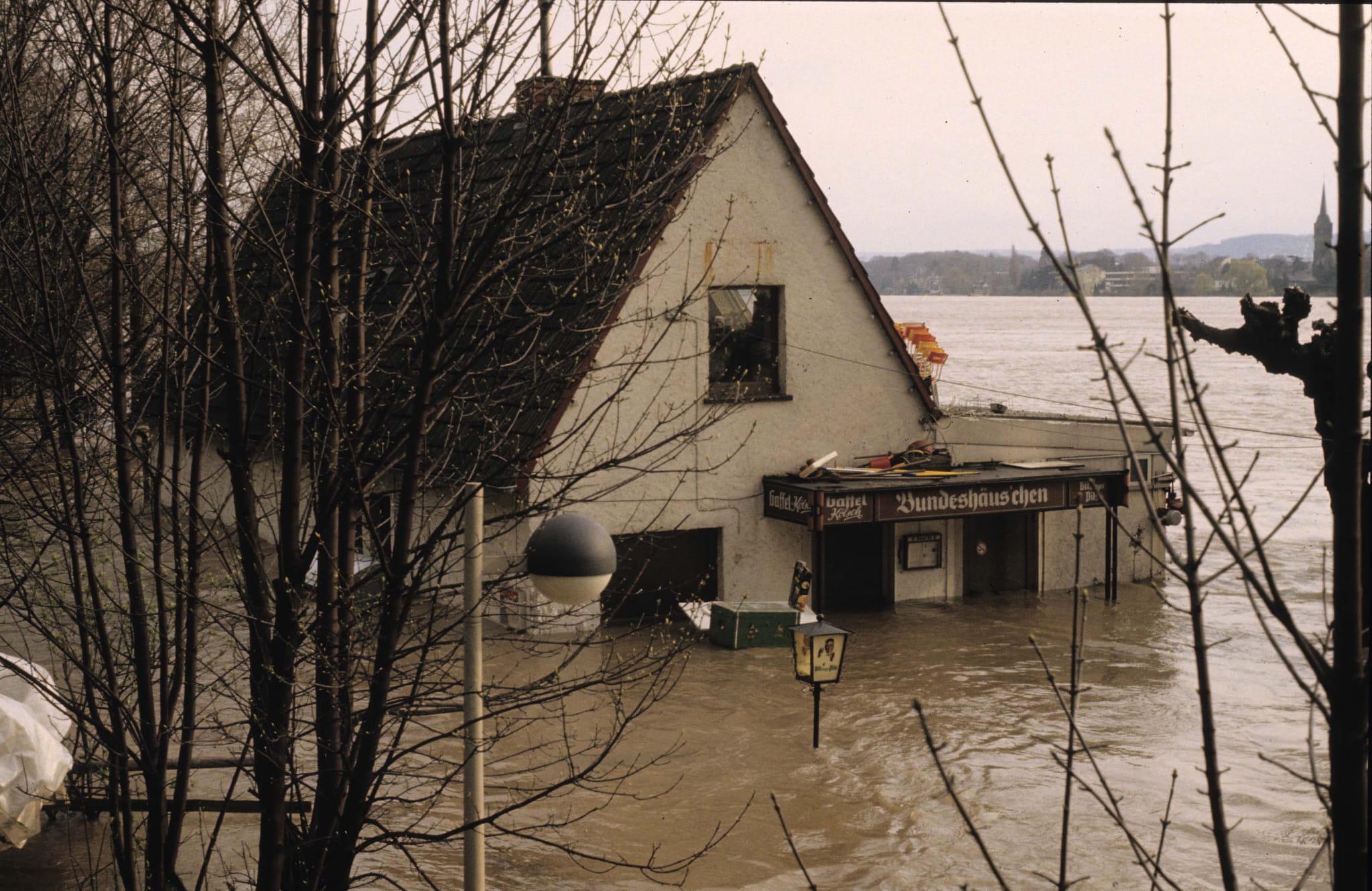Hochwasser im Bundeshäuschen – weitere Aufnahme aus unserem Archiv