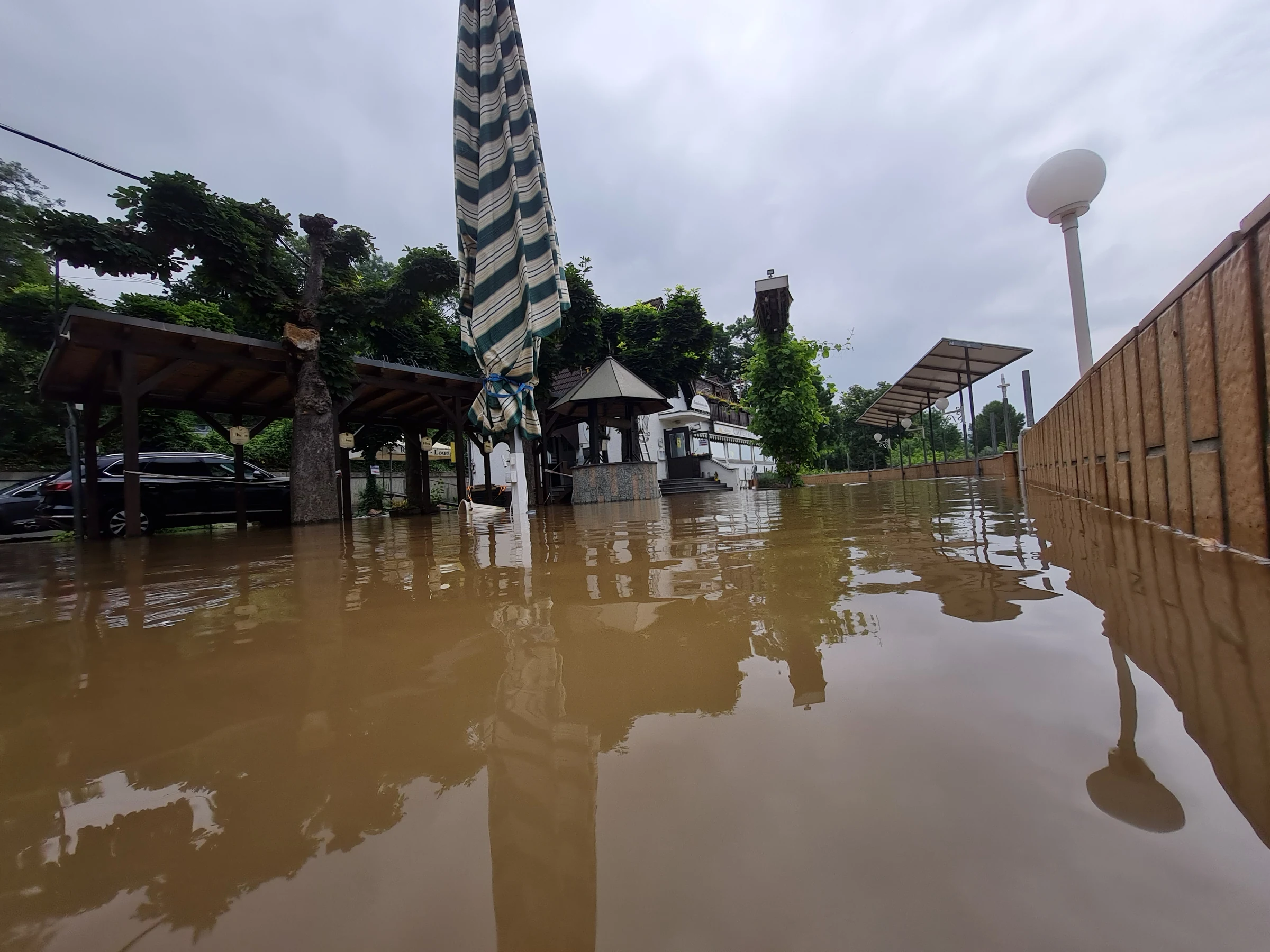 Hochwasser im Bundeshäuschen – weitere Aufnahme aus unserem Archiv