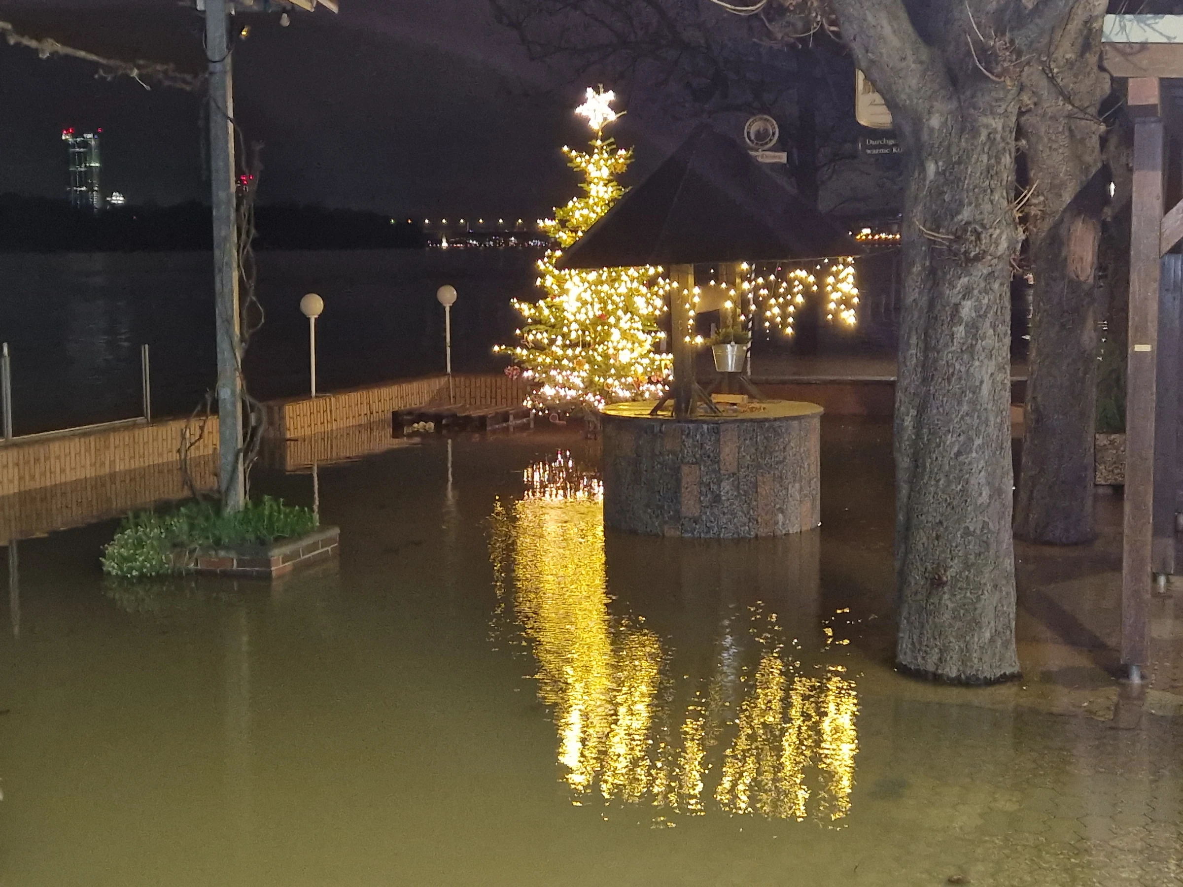 Hochwasser im Bundeshäuschen – weitere Aufnahme aus unserem Archiv