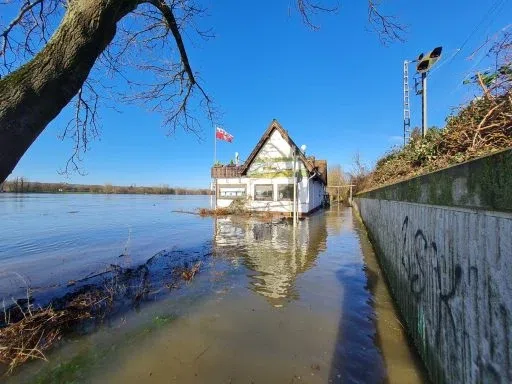 Hochwasser im Bundeshäuschen – Aufnahme aus unserem Archiv