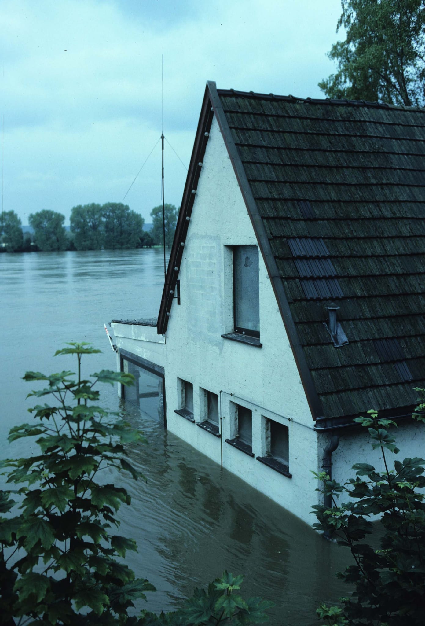 Hochwasser im Bundeshäuschen – weitere Aufnahme aus unserem Archiv