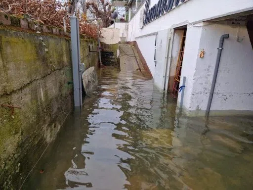 Hochwasser im Bundeshäuschen – Aufnahme aus unserem Archiv