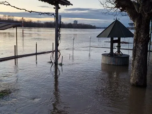 Hochwasser im Bundeshäuschen – Aufnahme aus unserem Archiv